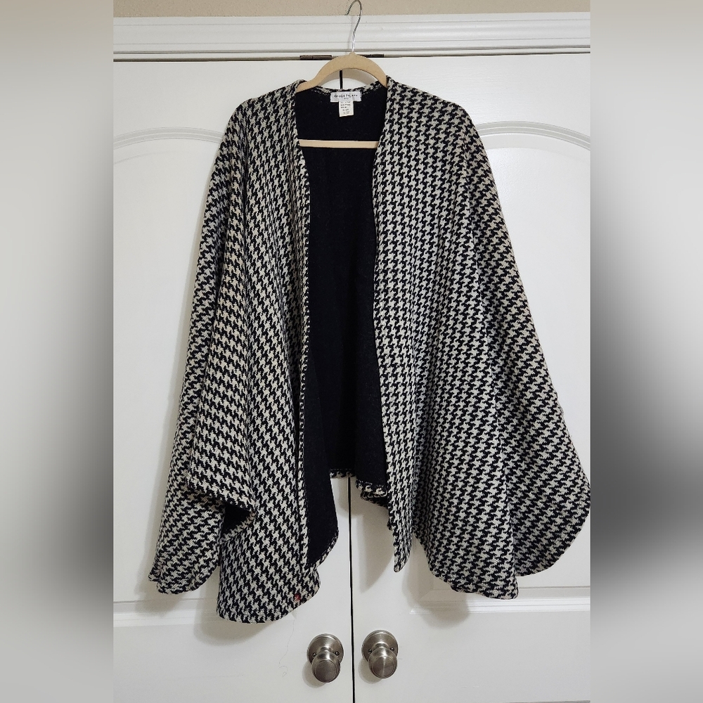 Vintage Gruppo Italiano Oversized Wool Houndstooth Poncho/ Cape